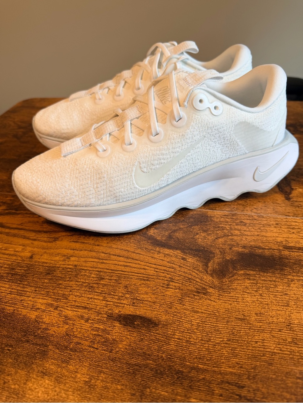 Nike Women's Motiva Running Shoes - All White Sneakers 10W no lid box